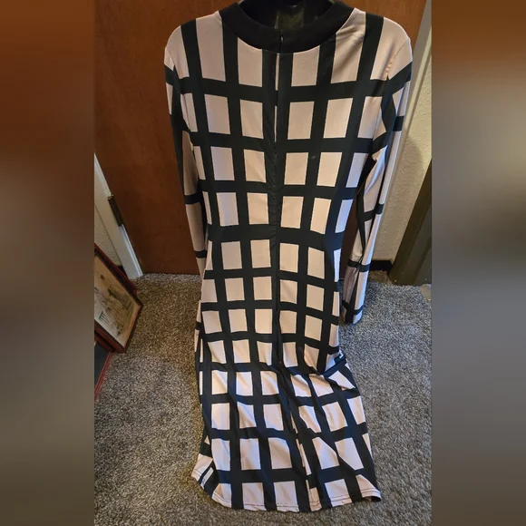 Left Or Right Elegant Black & Cream Grid Pattern Mesh/sheer Dress SzL NWOT - Picture 6 of 9